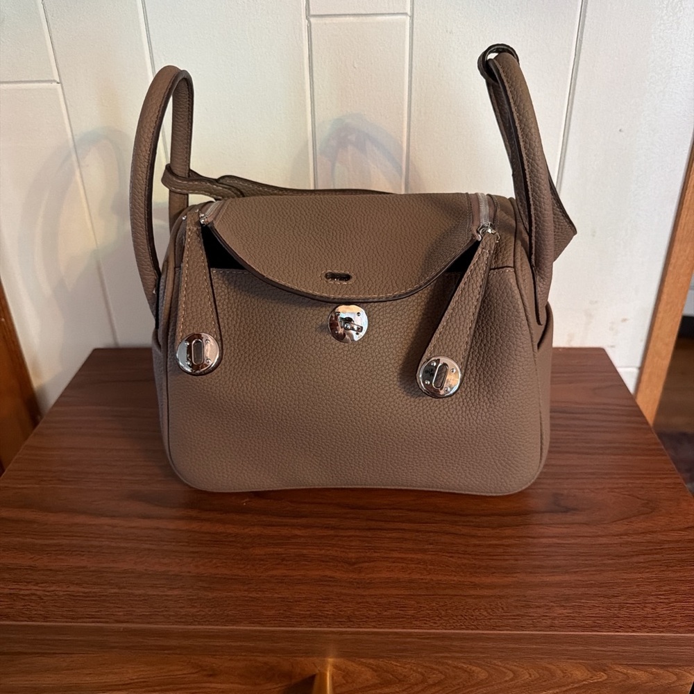 Elegant Brown Leather Handbag